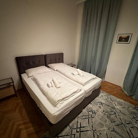 Centrally-Located Authentic Apartment فيينا المظهر الخارجي الصورة