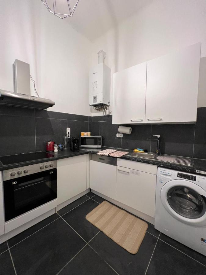 Centrally-Located Authentic Apartment فيينا المظهر الخارجي الصورة