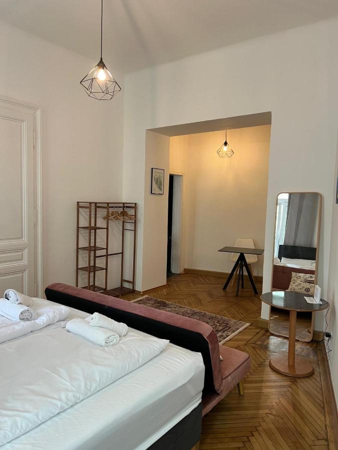 Centrally-Located Authentic Apartment فيينا المظهر الخارجي الصورة