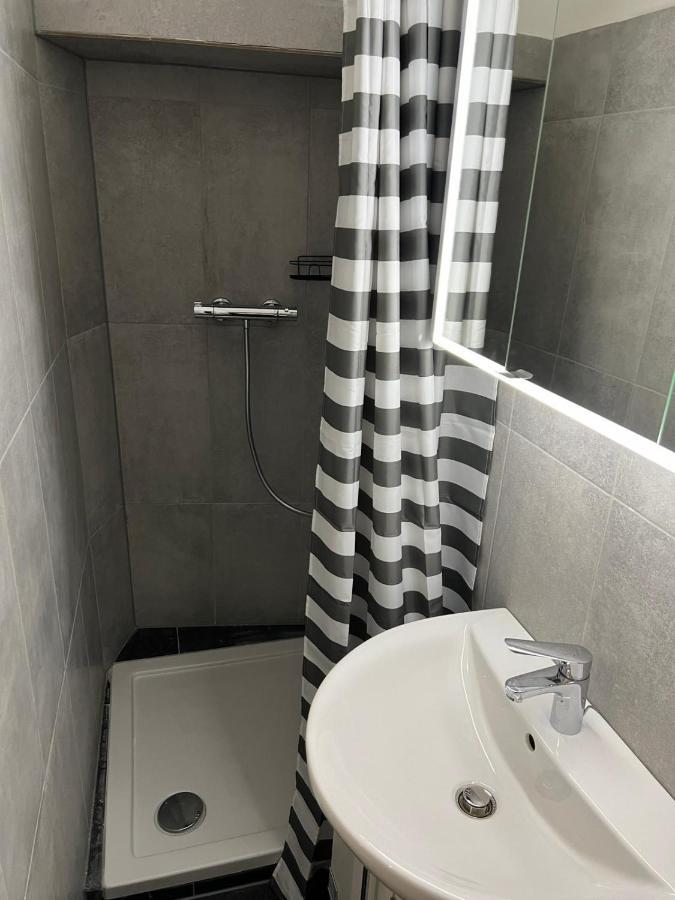Centrally-Located Authentic Apartment فيينا المظهر الخارجي الصورة