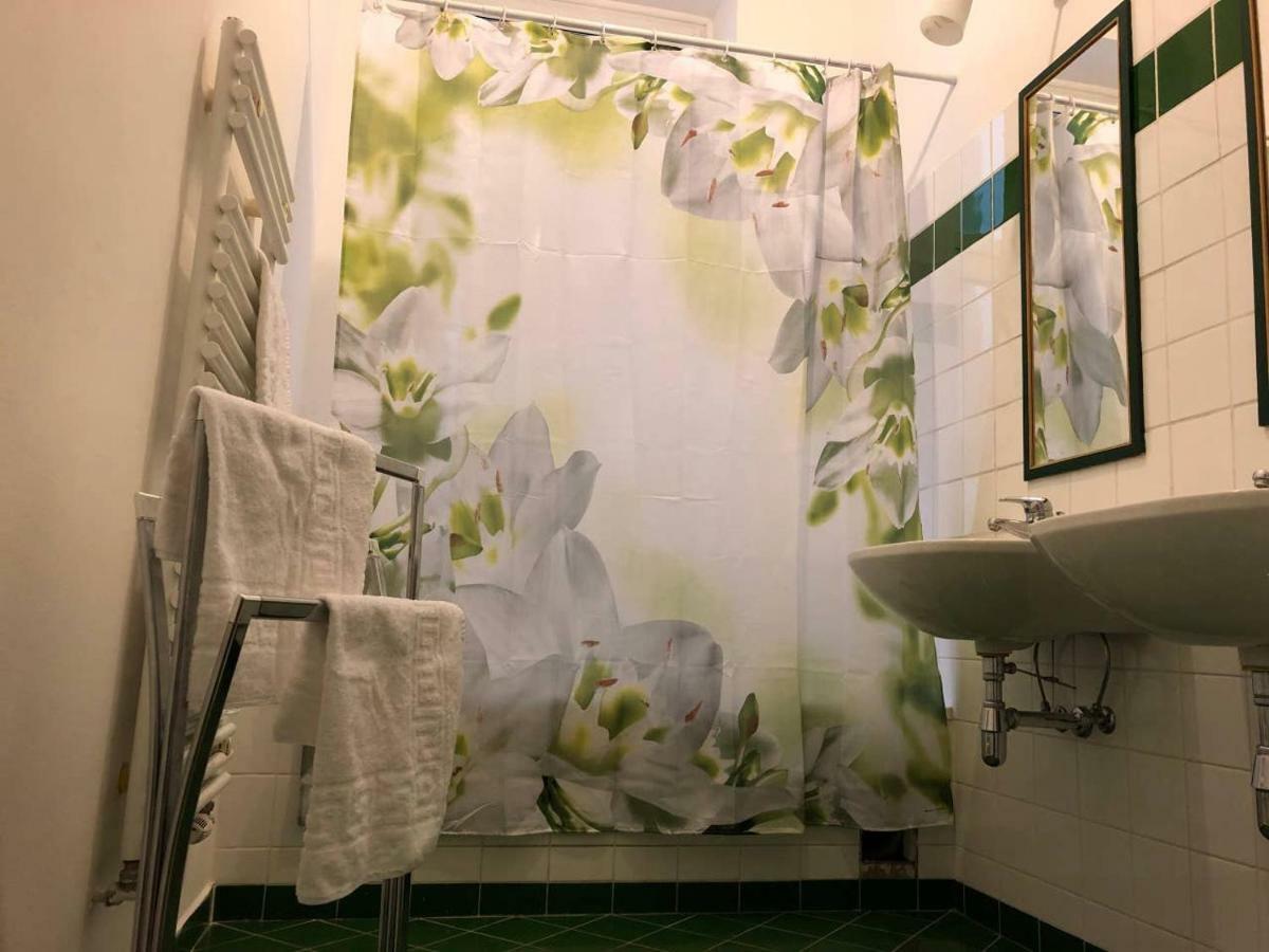 Centrally-Located Authentic Apartment فيينا المظهر الخارجي الصورة